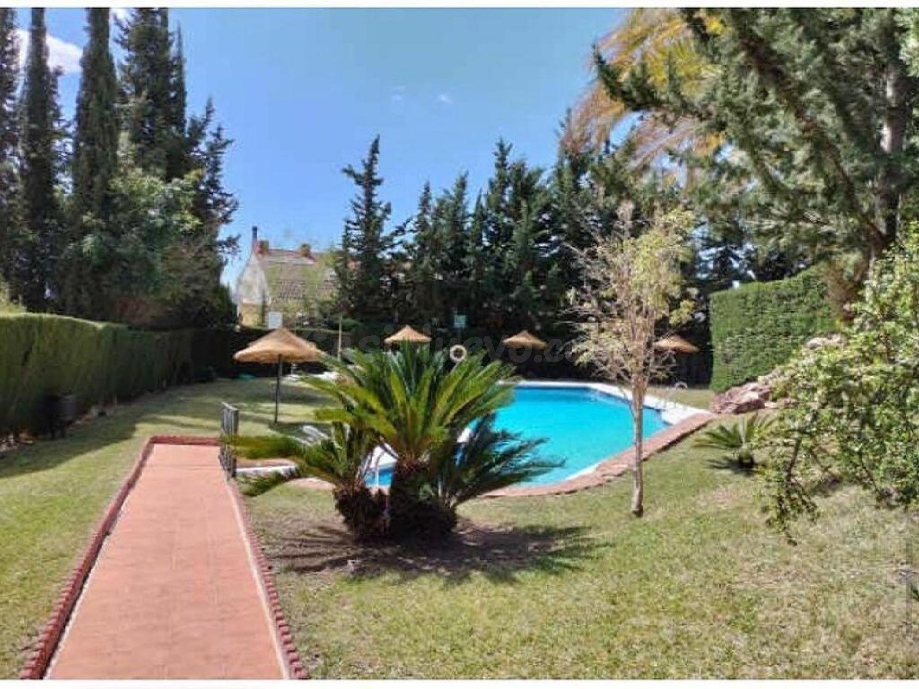 Ático dúplex situada en la zona alta de la Urbanización Cerr - foto 2
