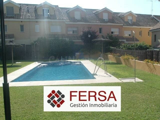 UNIFAMILIAR EN LAS REDES CON PISCINA COMUNITARIA - foto 2