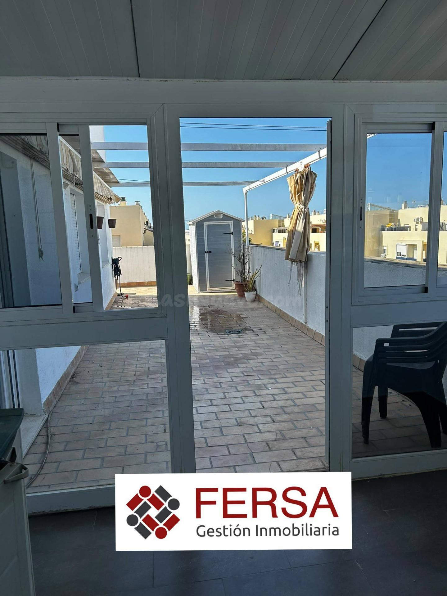 ACOGEDOR ÁTICO CON GRAN TERRAZA EN ALQUILER EN LA ZONA DEL JUNCAL
