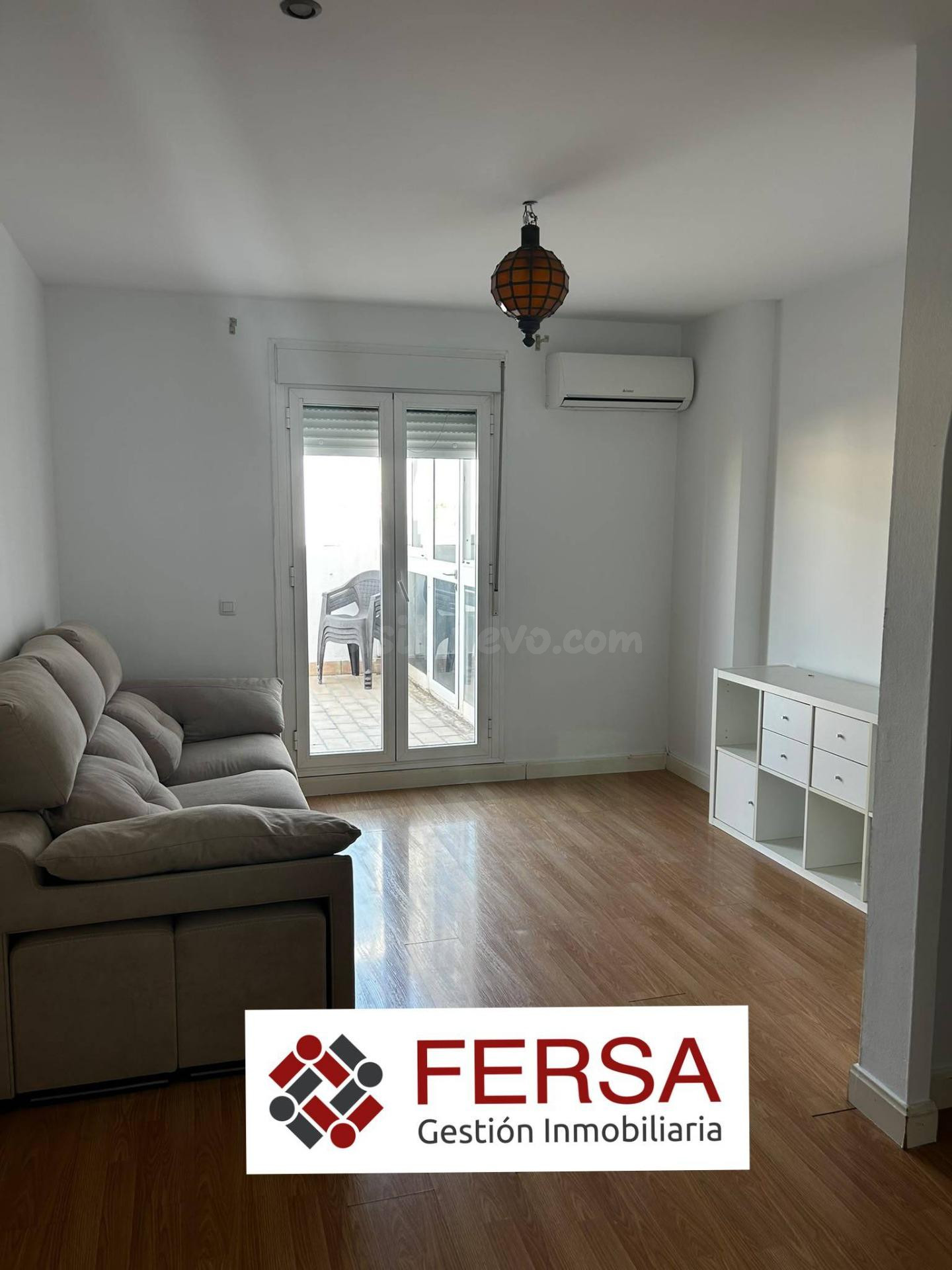 ACOGEDOR ÁTICO CON GRAN TERRAZA EN ALQUILER EN LA ZONA DEL JUNCAL - foto 3