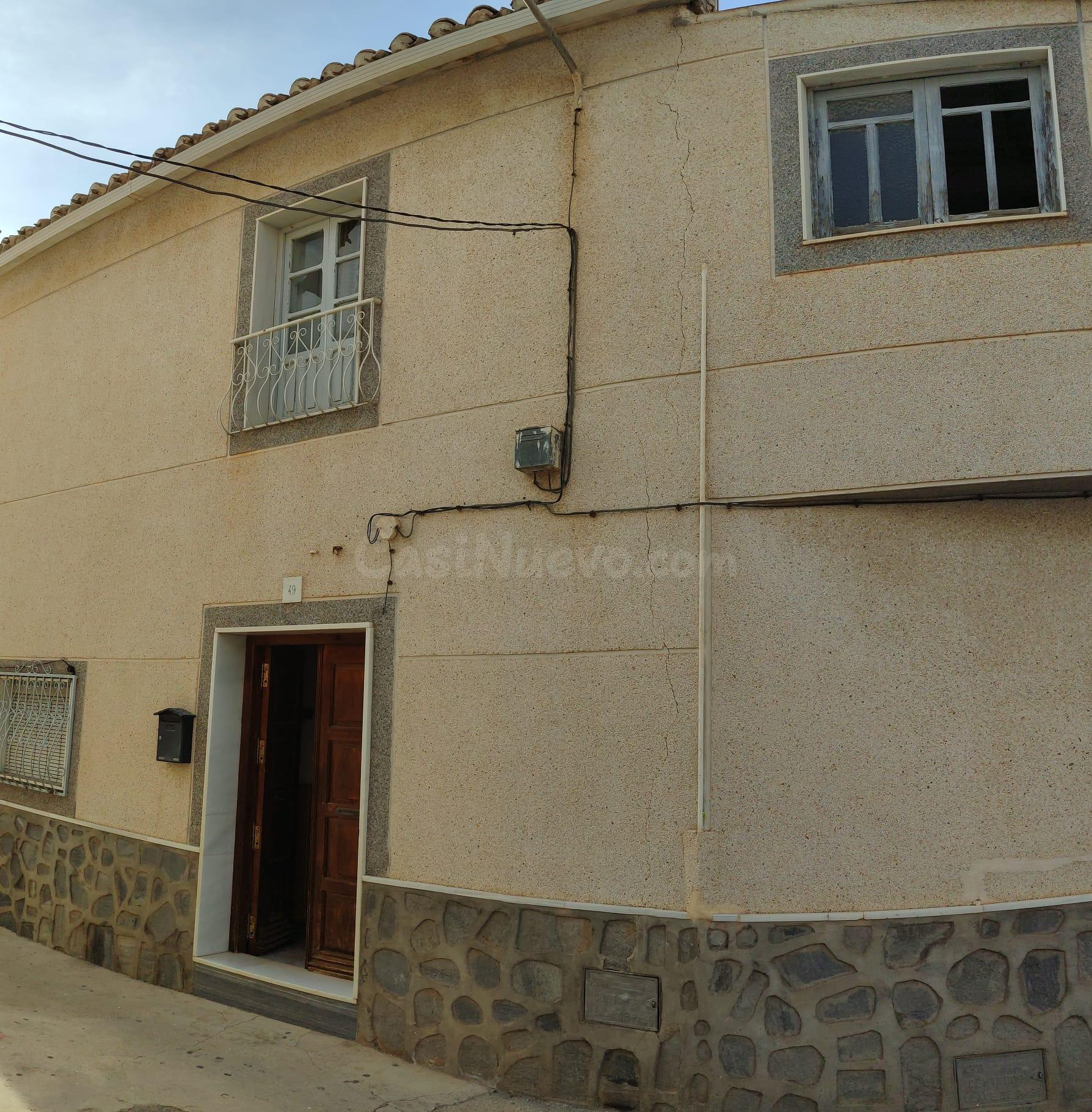 MACAEL ( ALMERÍA ). VENTA DE CASA DE 5 habitaciones.