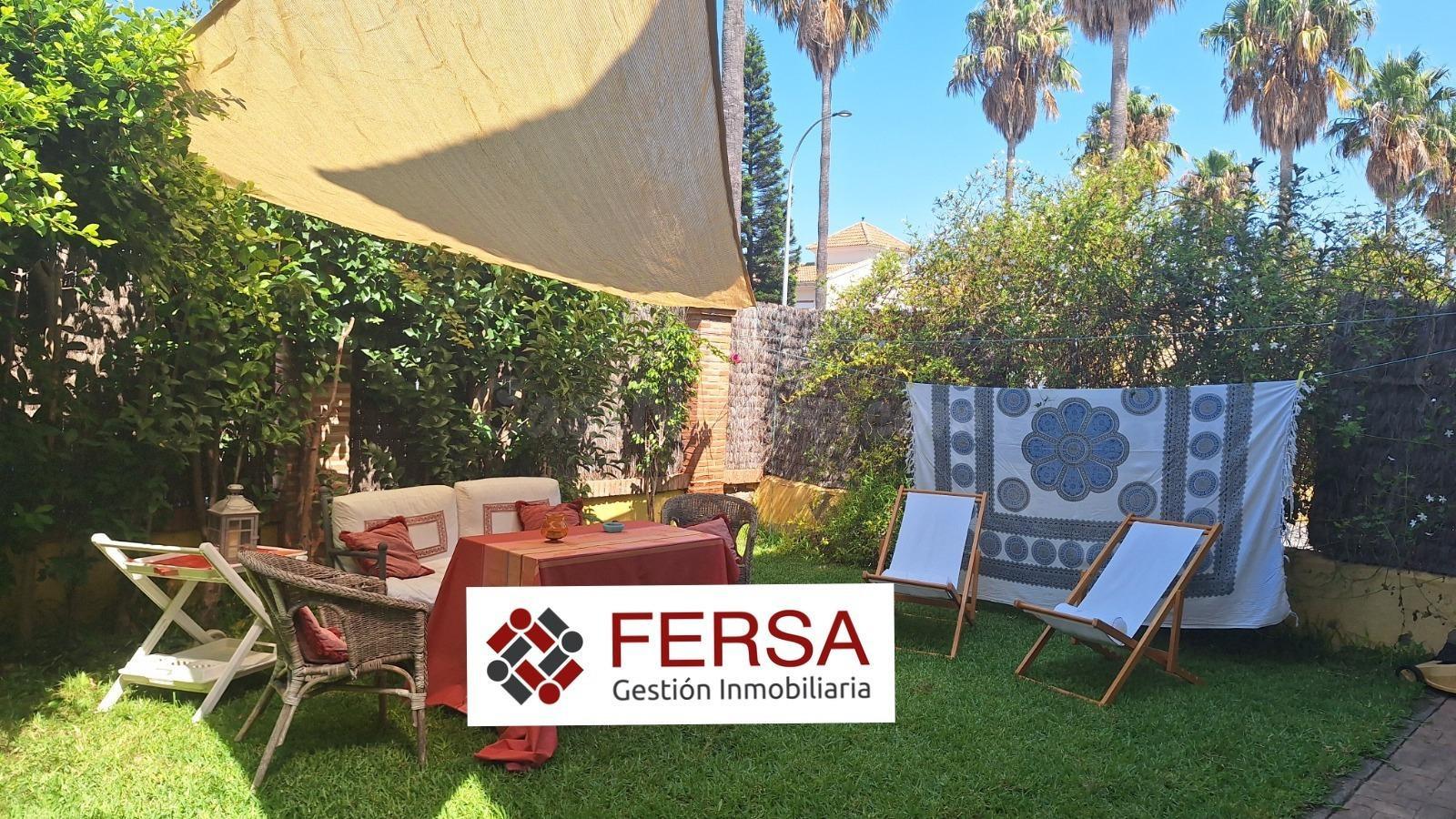 Oportunidad vivienda pareada en exclusiva urbanización junto a la playa - foto 2