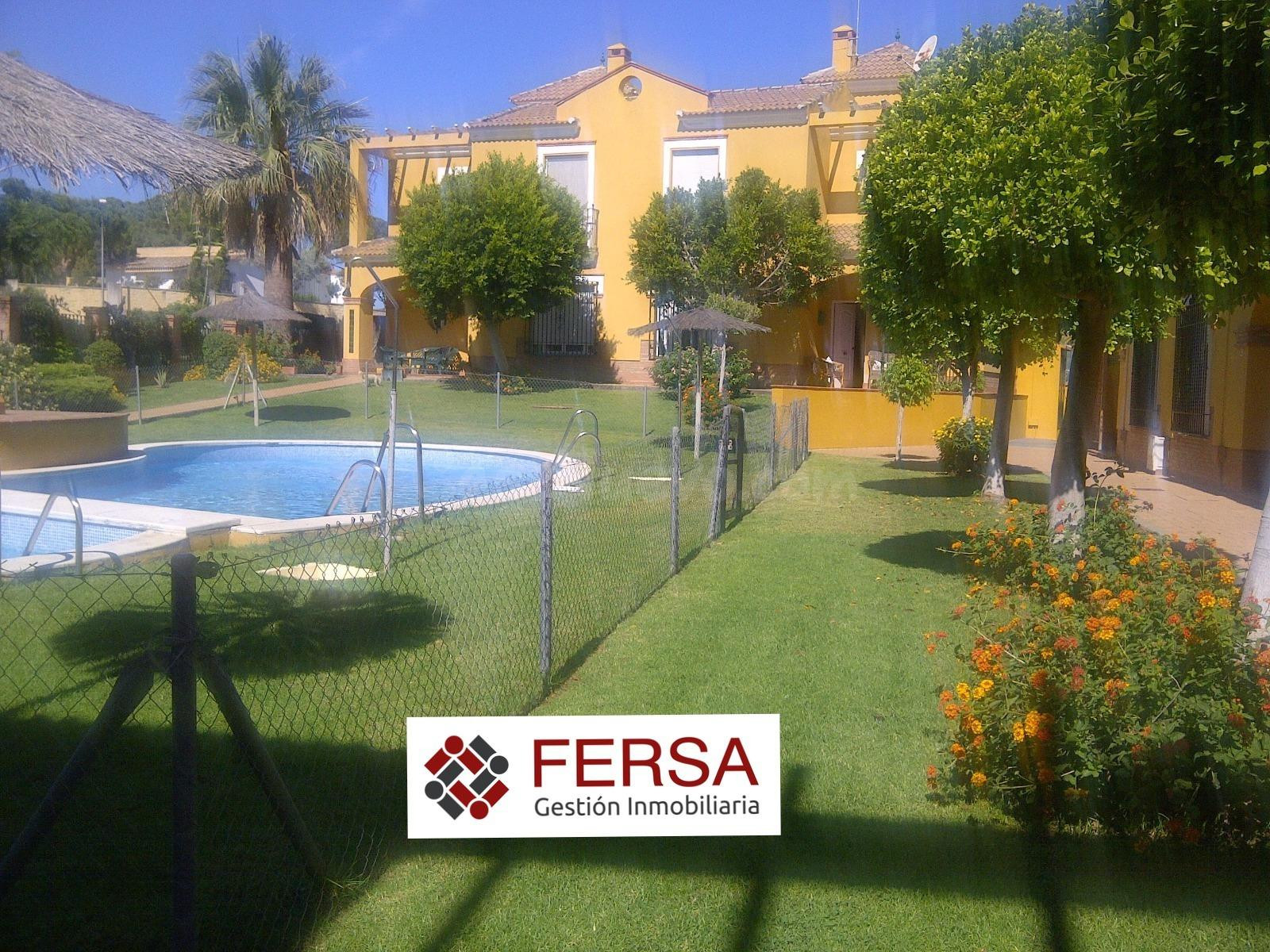 Oportunidad vivienda pareada en exclusiva urbanización junto a la playa - foto 3