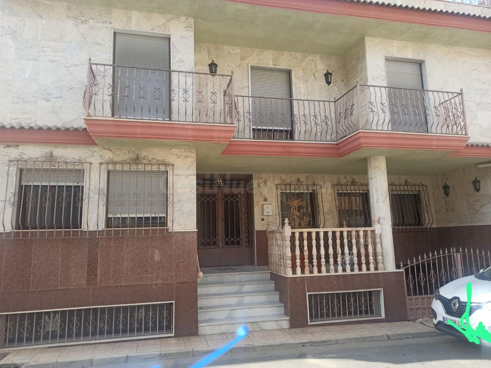 VENTA EN TÍJOLA ( ALMERÍA ), DE CASA FAMILIAR DE 8 habitacio - foto 2
