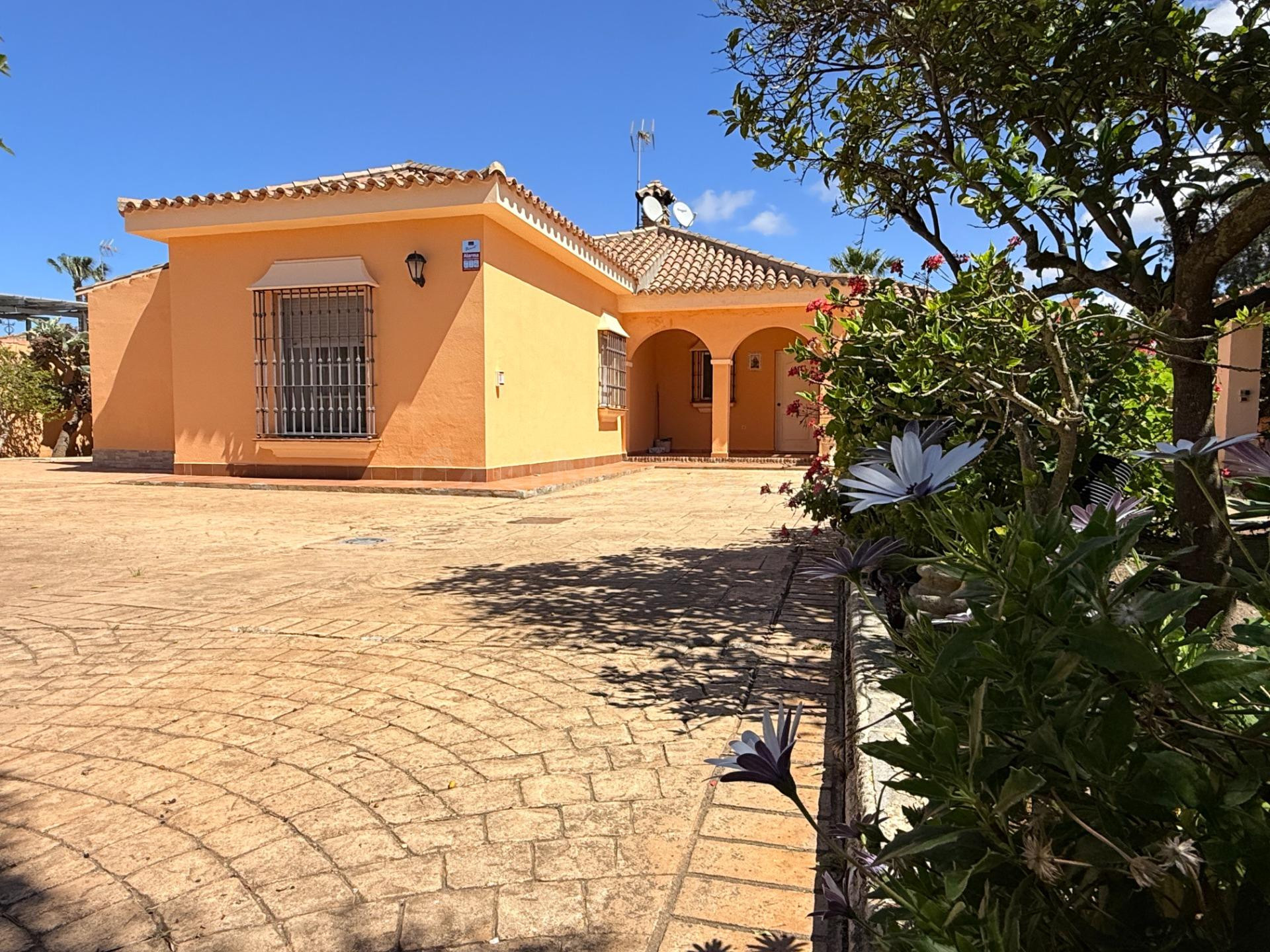 CHALET URBANO EN PARCELA DE 1.733 M2 CON APARTAMENTO ANEXO