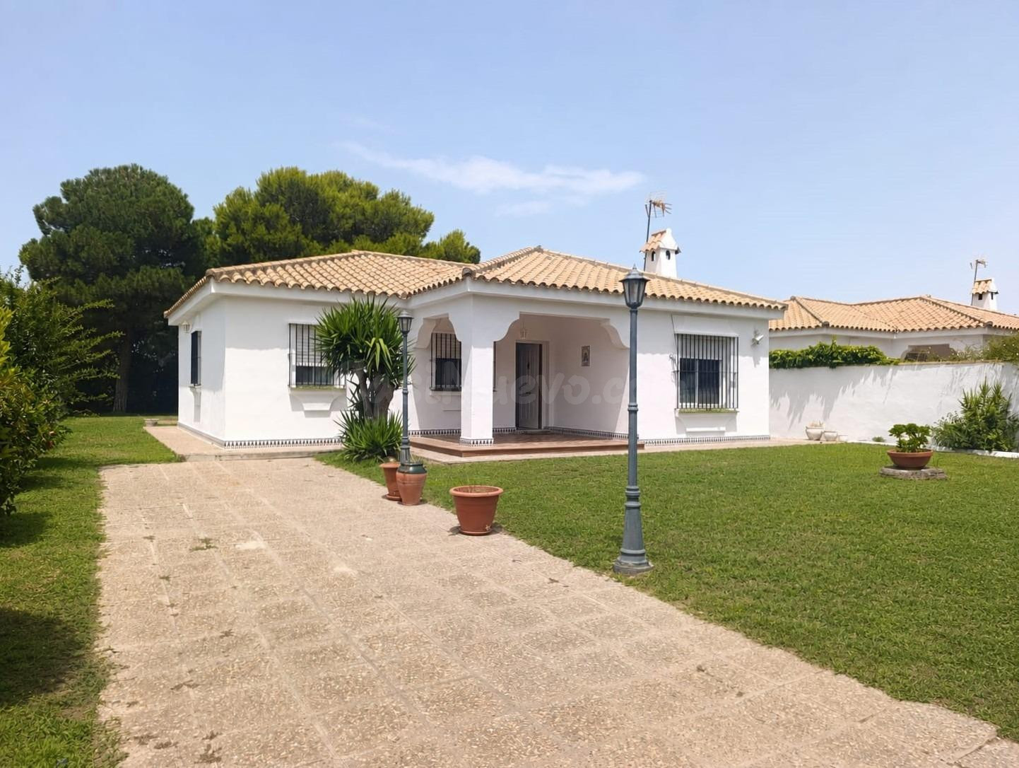 Chalet independiente de una sola planta – Comodidad, amplitu