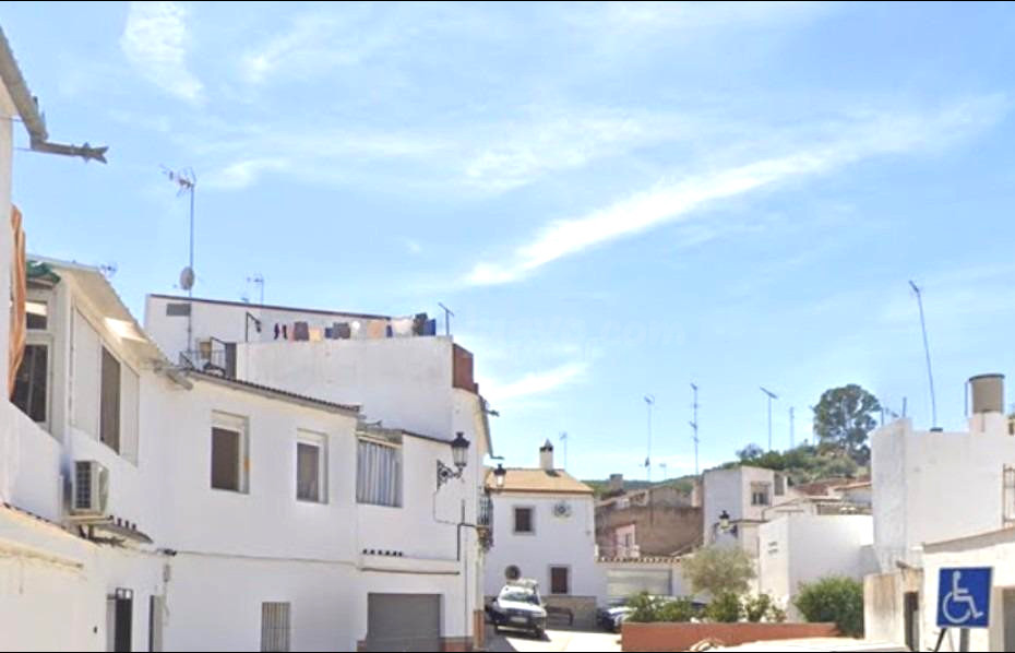 CASA ADOSADA OCUPADA A LA VENTA EN LA PUEBLA DE LOS INFANTES