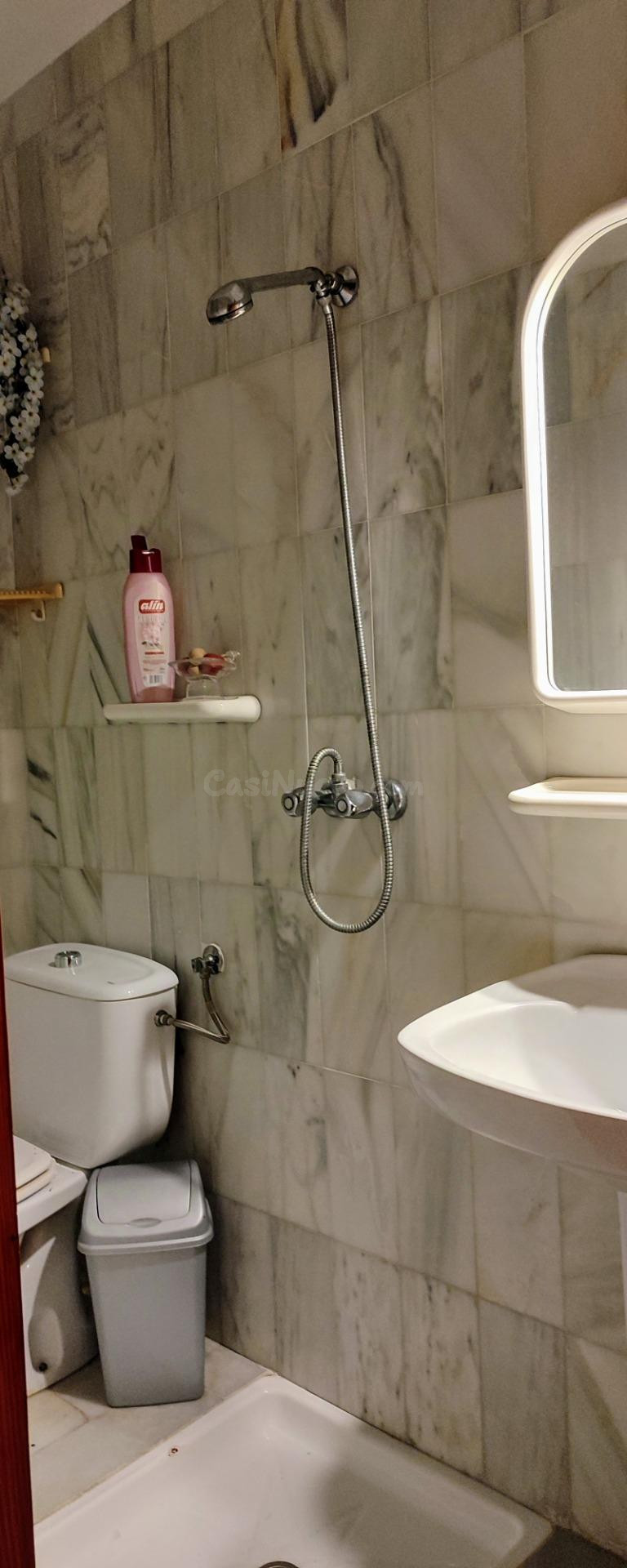 Venta de casa de 3 habitaciones con local comercial en Macae - foto 4