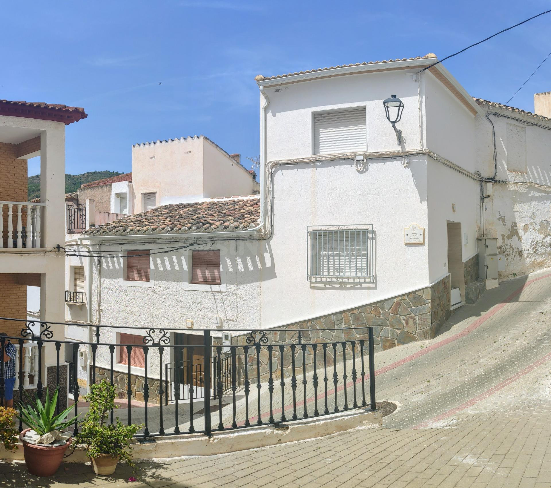 LIJAR ( ALMERÍA ). VENTA DE 2 CASAS INDEPENDIENTES EN UNA PR