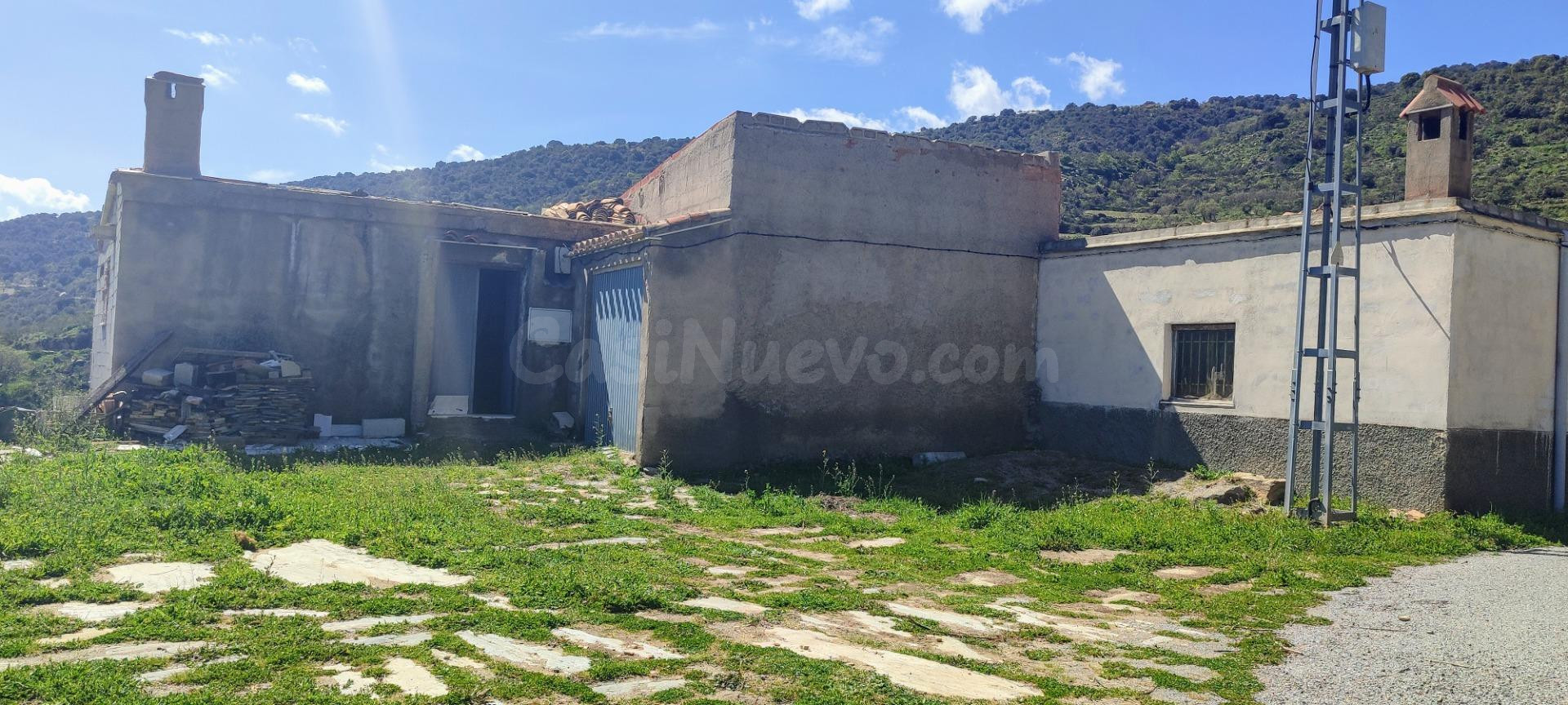 LAROYA ( ALMERÍA ). CASA DE CAMPO CON TERRENO.