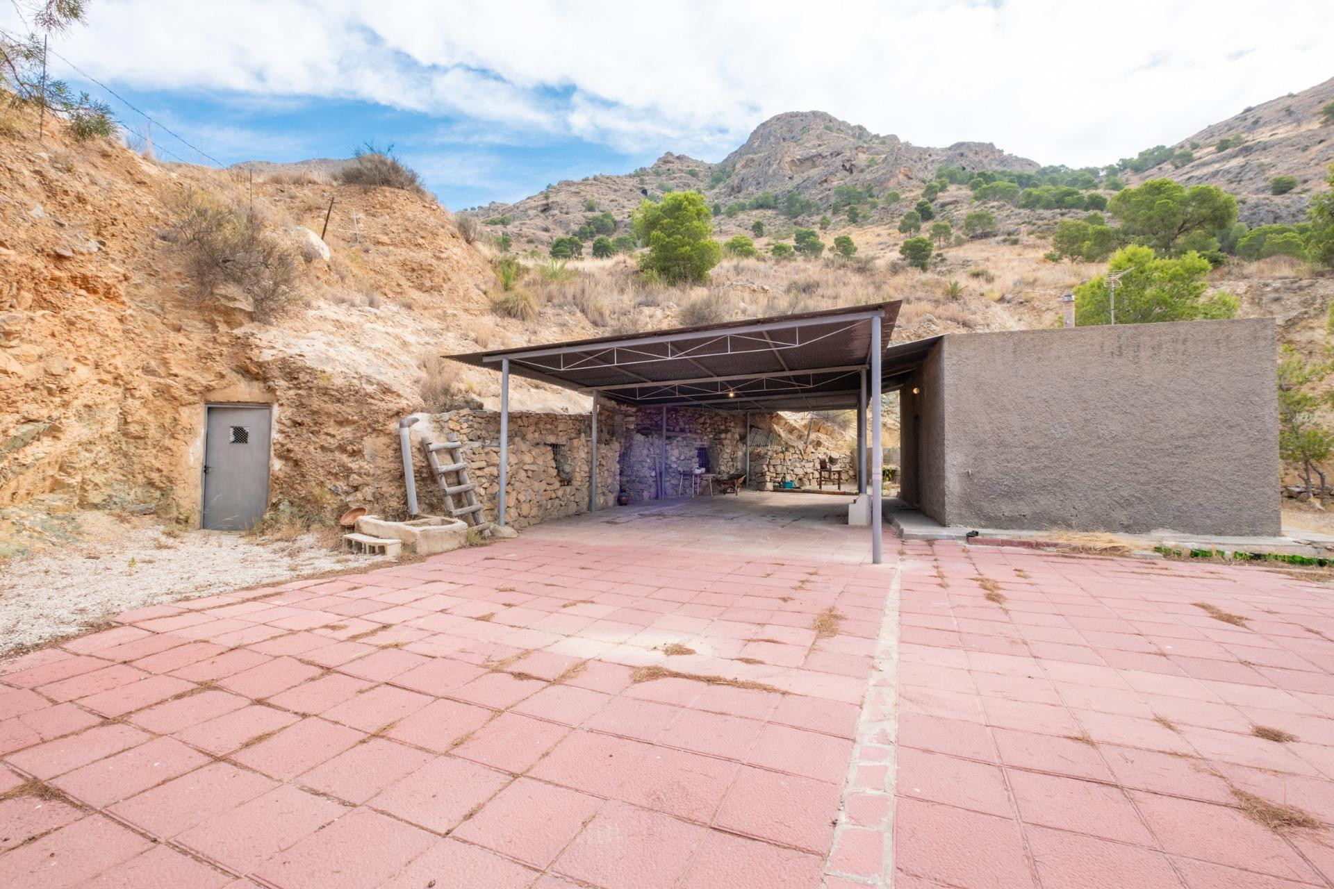 SE VENDE CUEVA RUSTICA EN ENCLAVE UNICO EN LA SIERRA DE ORIH - foto 3