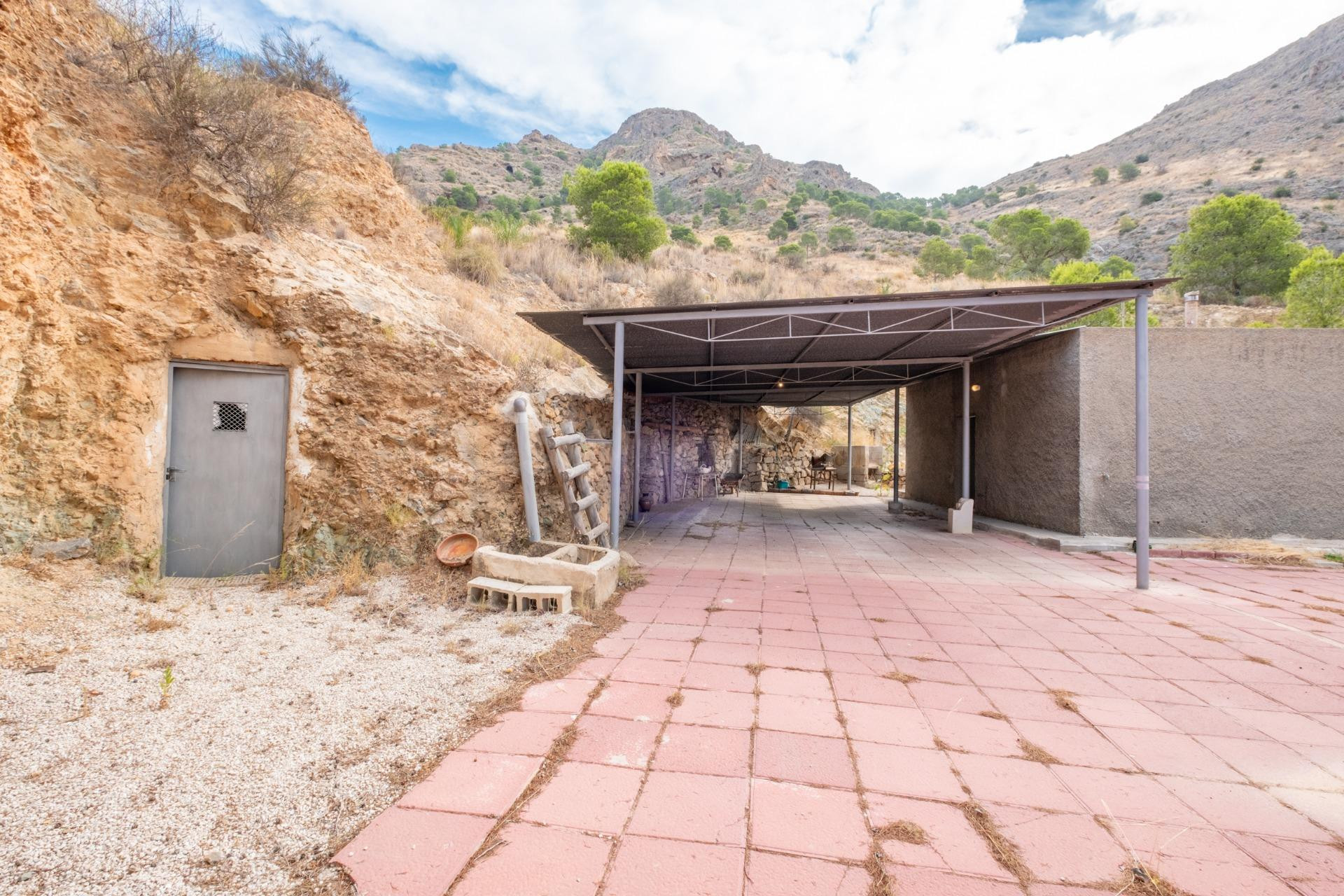 SE VENDE CUEVA RUSTICA EN ENCLAVE UNICO EN LA SIERRA DE ORIH - foto 5