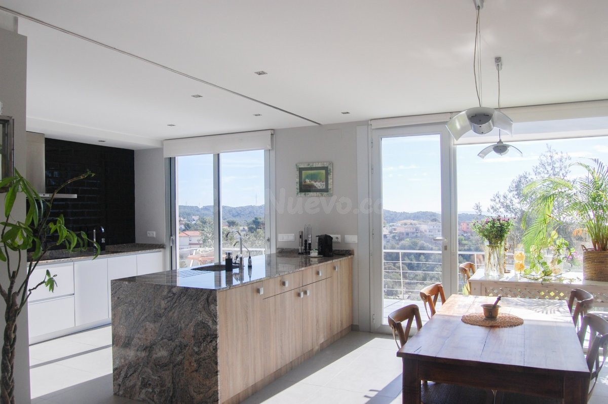 Casa de 379 m2  y 854 m2 parcela en Cunit (Los Jardines) - T - foto 2