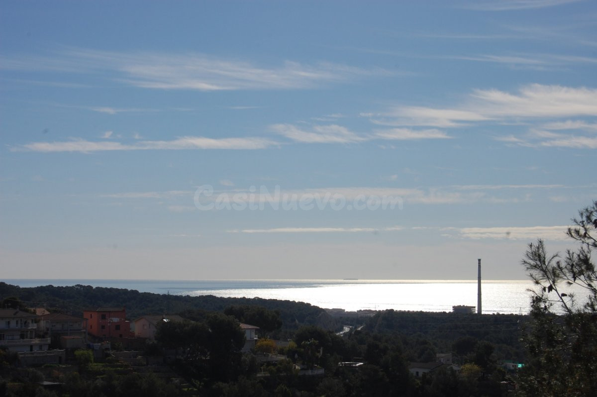 Casa de 379 m2  y 854 m2 parcela en Cunit (Los Jardines) - T - foto 4