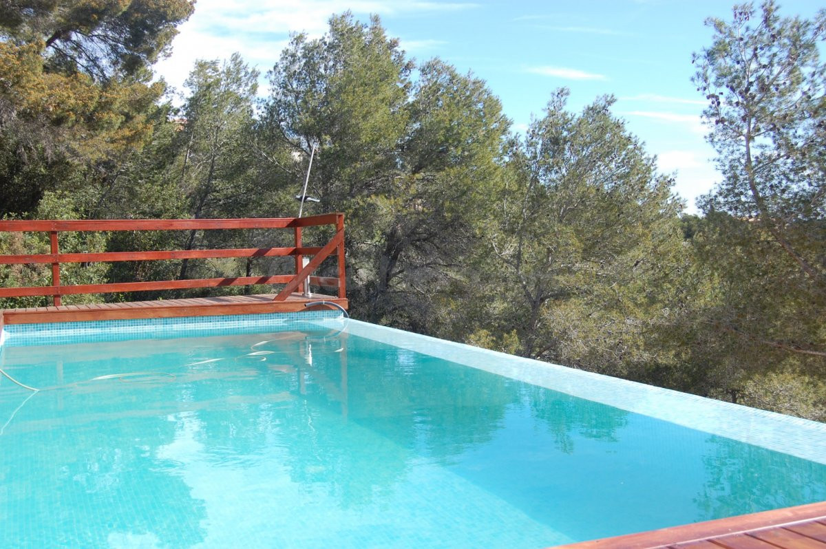 Casa de 379 m2  y 854 m2 parcela en Cunit (Los Jardines) - T - foto 5