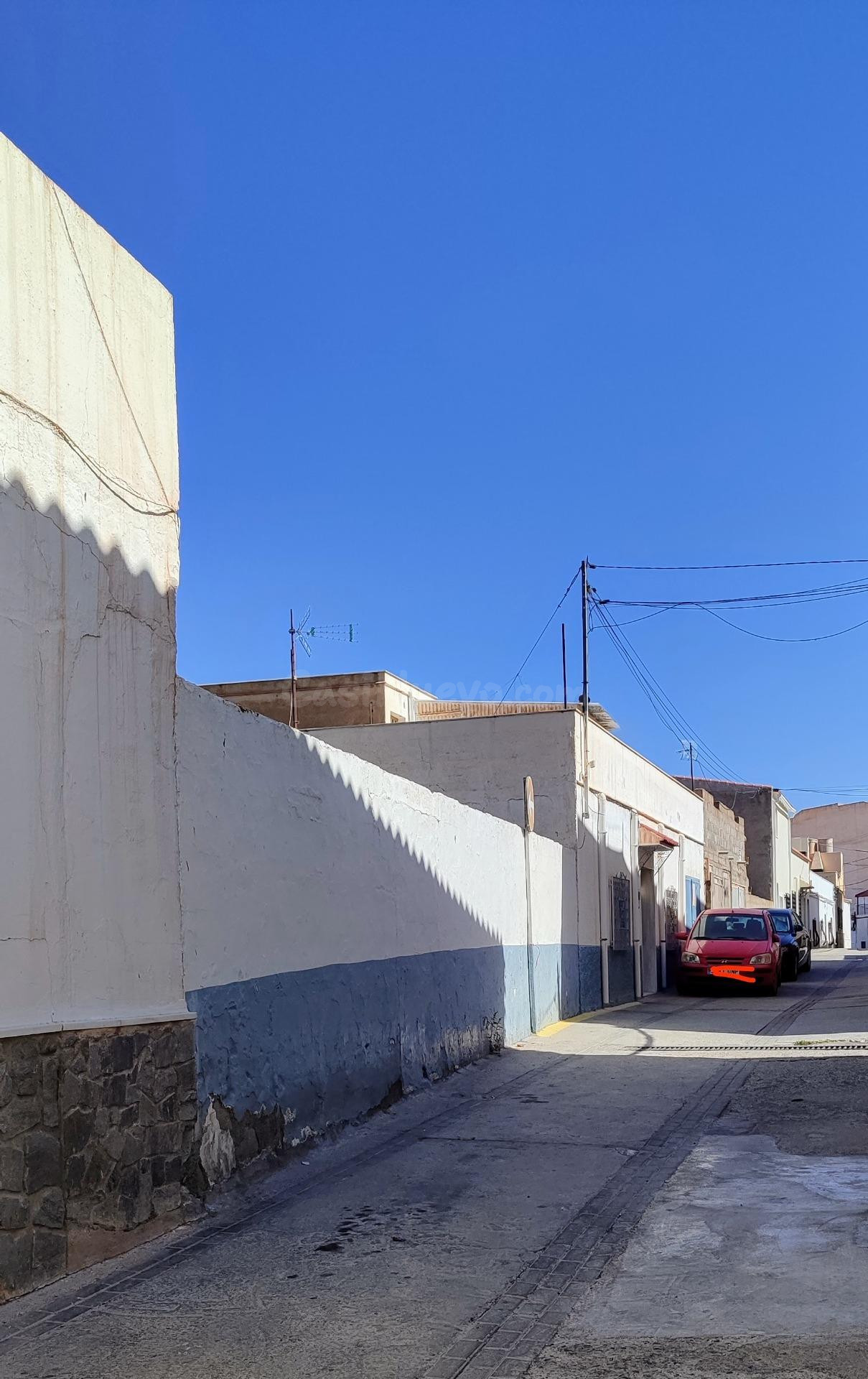 MACAEL ( ALMERÍA ) . VENTA DE SOLAR PARA VIVIENDA.