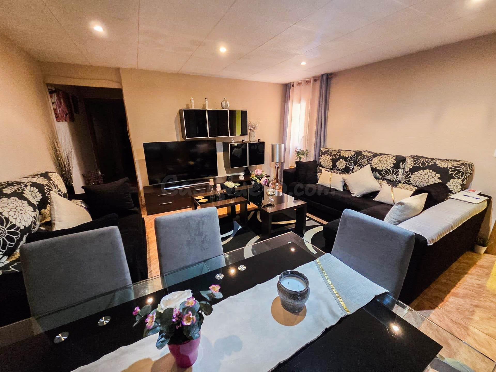 Casa con tres viviendas independientes en venta en La Vila d