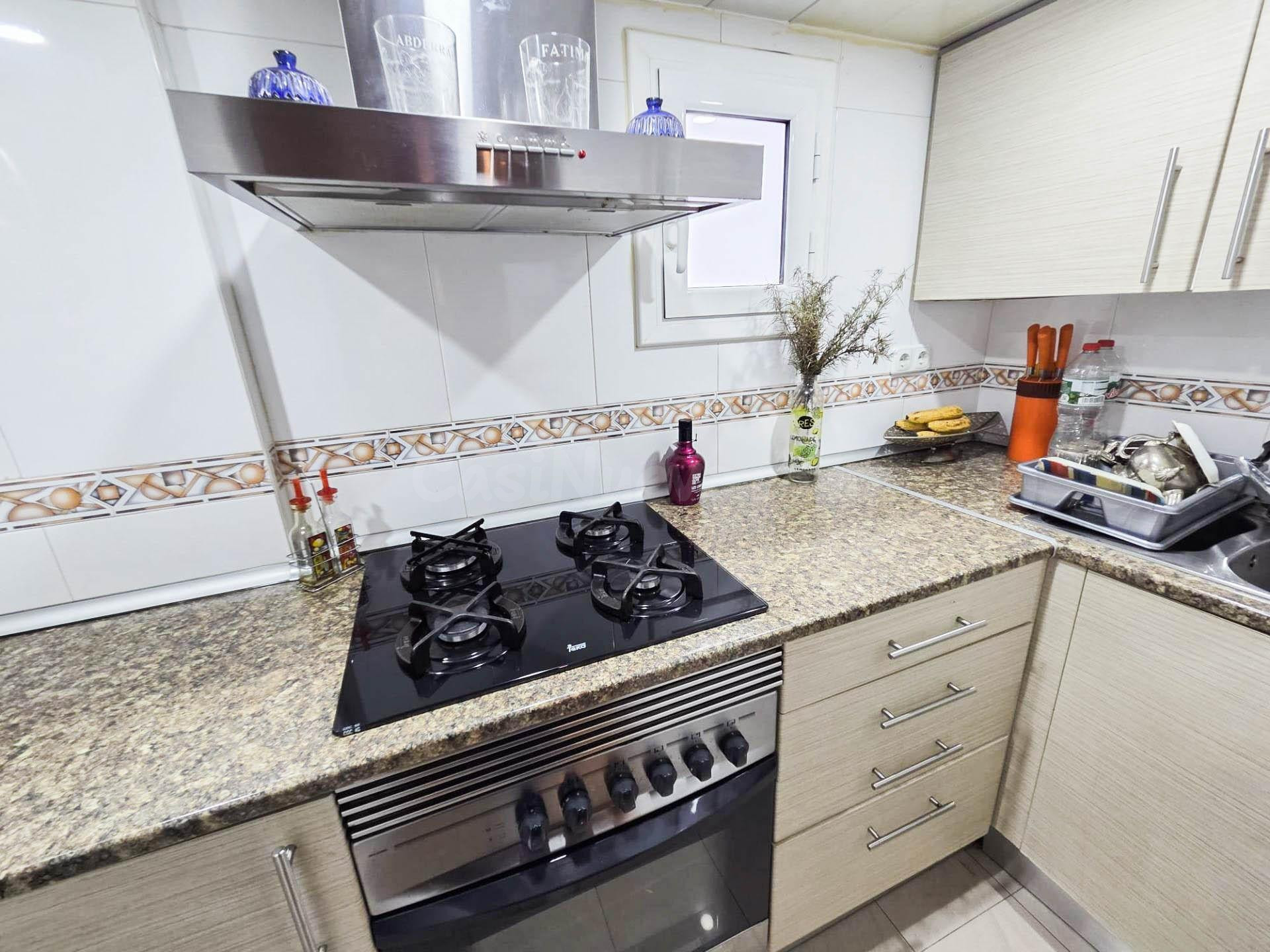 Casa con tres viviendas independientes en venta en La Vila d - foto 4