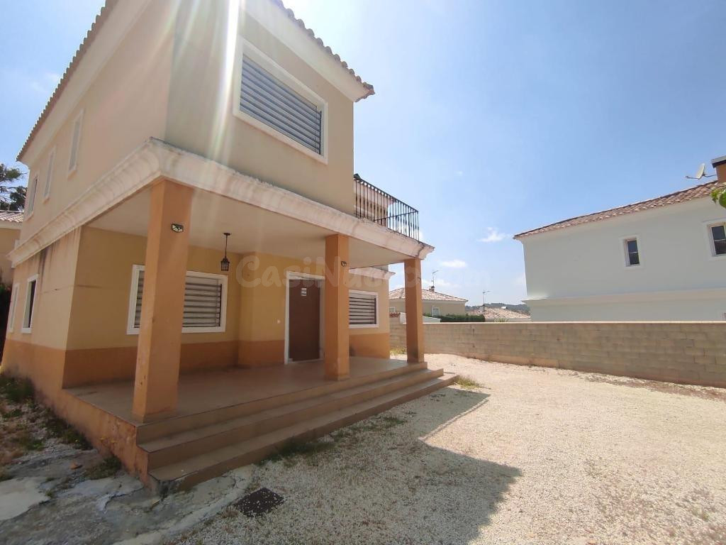 Amplia y Moderna Propiedad con Piscina en Aspe - €325,000 - foto 3