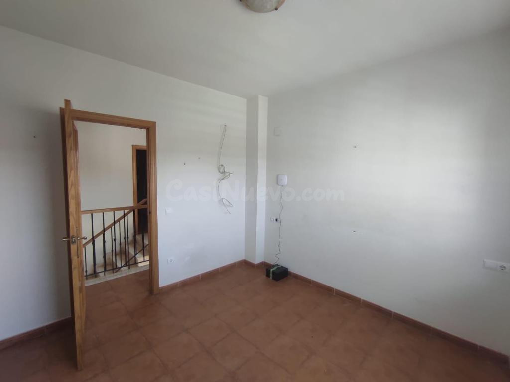 Amplia y Moderna Propiedad con Piscina en Aspe - €325,000 - foto 4