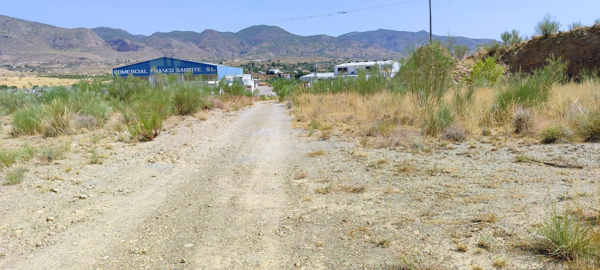 VENTA EN OLULA DEL RÍO ( ALMERÍA ). DE PARCELA INDUSTRIAL. - foto 2
