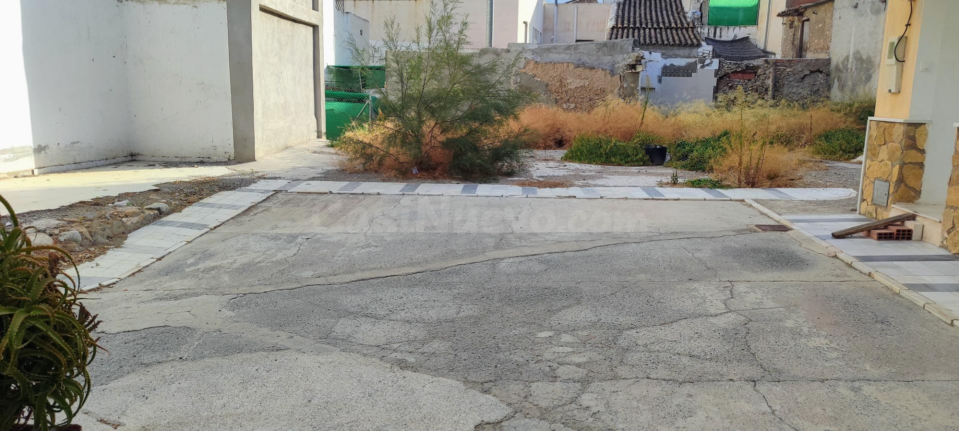 OLULA DEL RÍO ( ALMERÍA ). SOLAR URBANO CÉNTRICO .