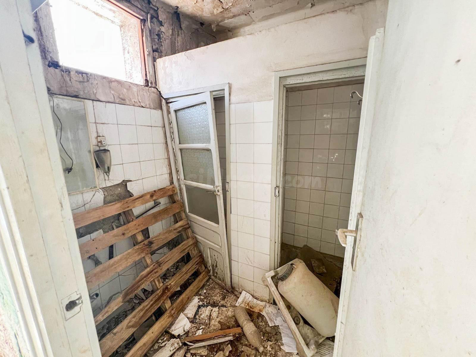 CASA DE PUEBLO A LA VENTA PARA REHABILITAR EN EL CENTRO DE E - foto 3