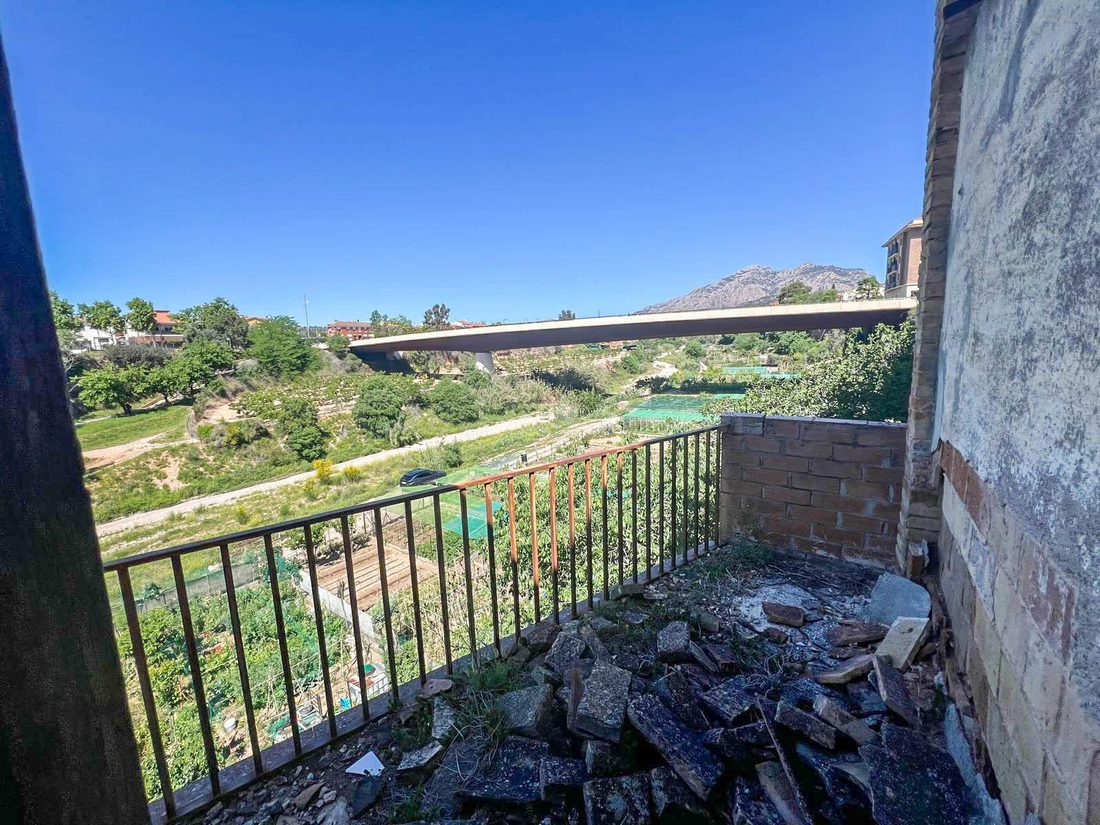 CASA DE PUEBLO A LA VENTA PARA REHABILITAR EN EL CENTRO DE E - foto 4