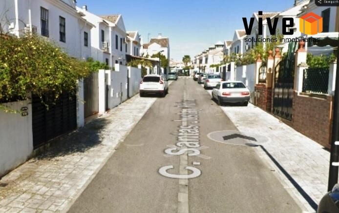 Casa adosada en Aljamar - Tomares - calle Santas Justa y Ruf