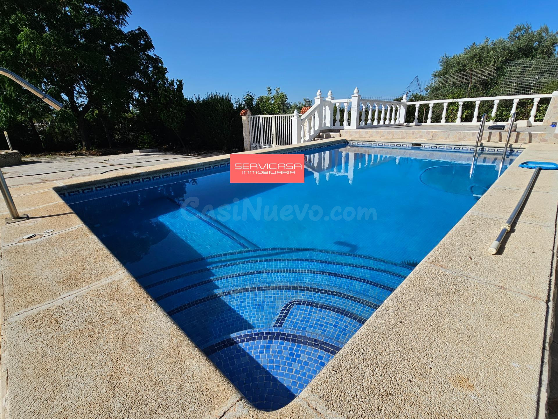 Chalet en Venta con piscina en Chiva