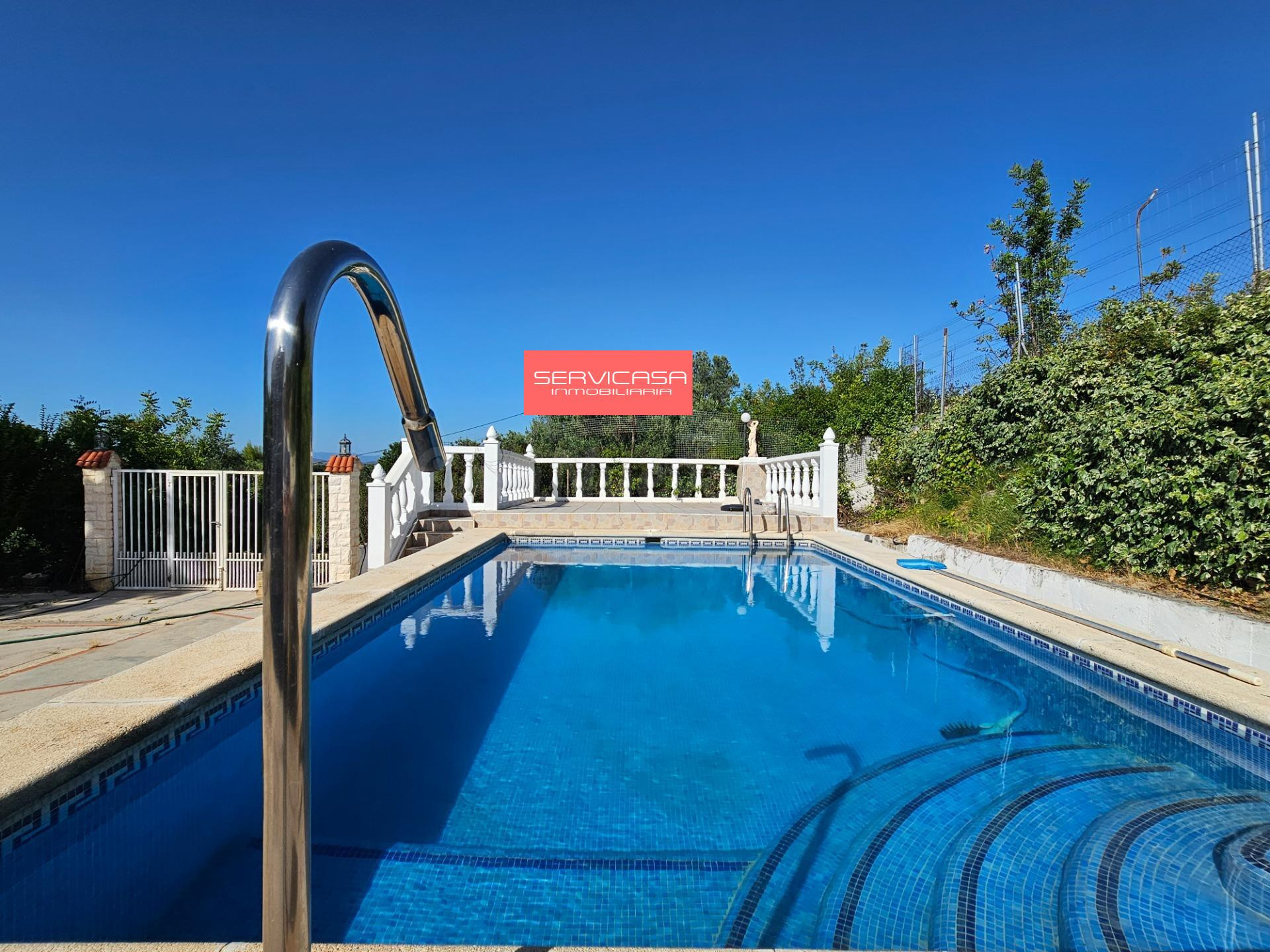 Chalet en Venta con piscina en Chiva - foto 2