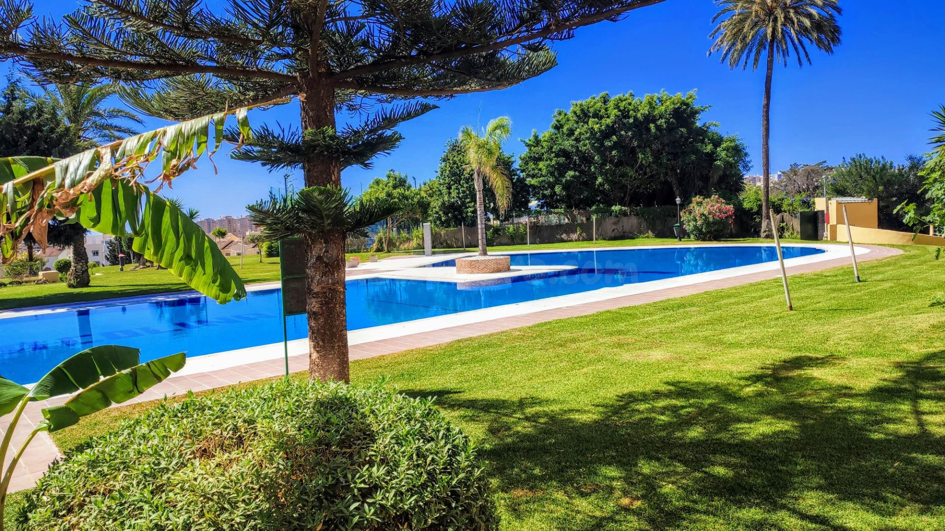 Acogedora Planta Baja Reformada en La Colina, Torremolinos