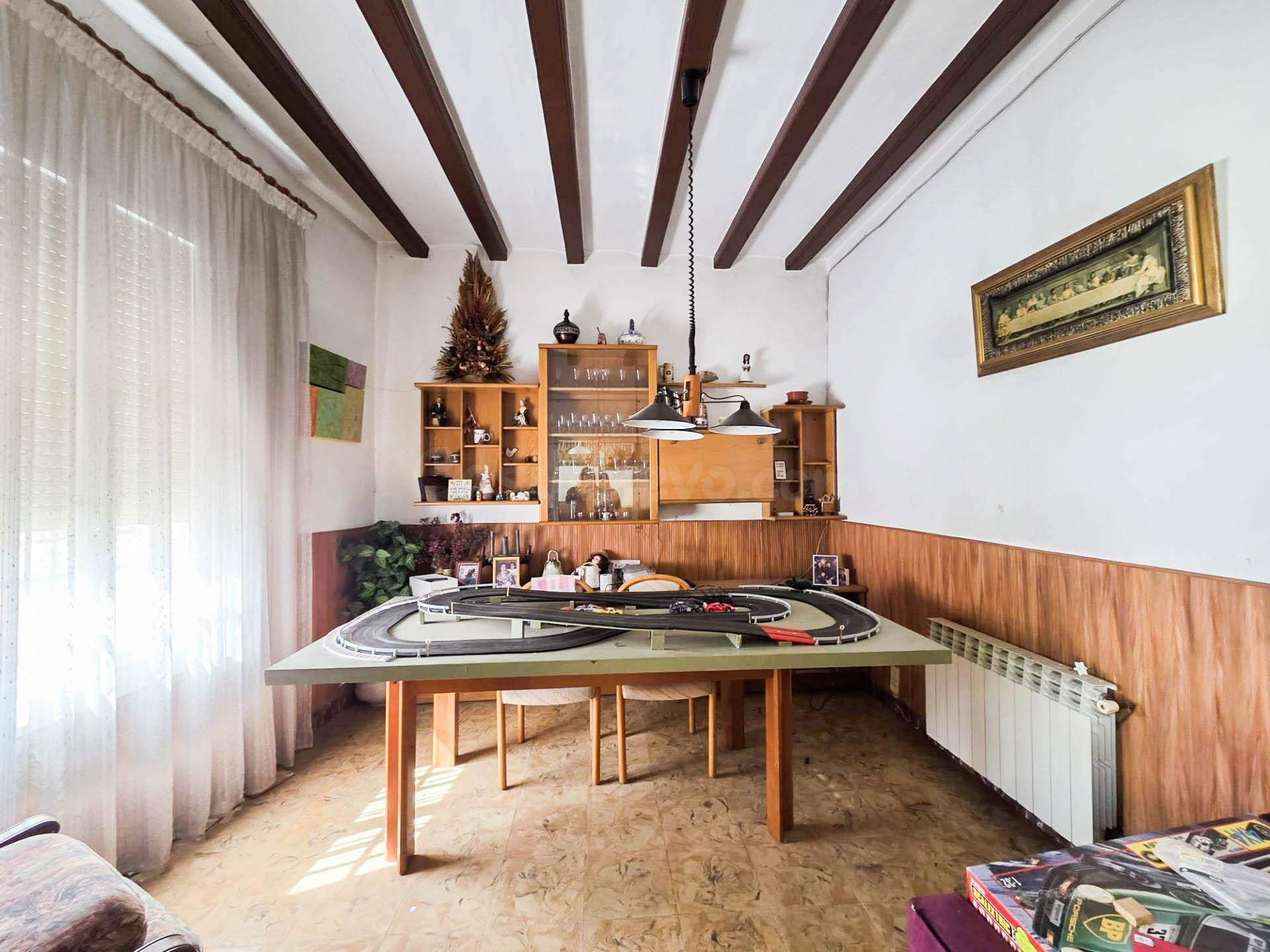 Casa con gran potencial en venta en El Papiol – ideal para r - foto 3