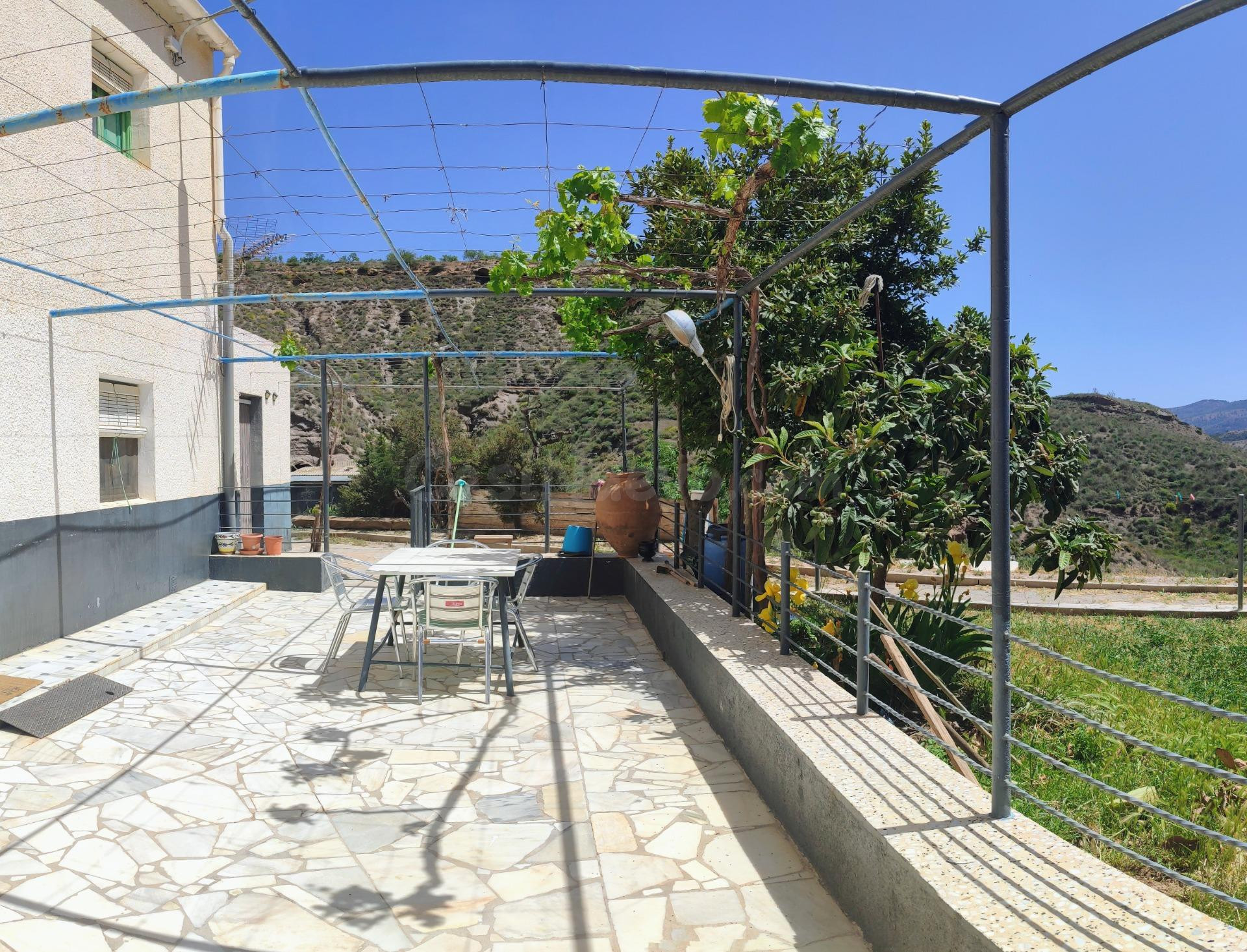 CASA DE CAMPO CON POSIBILIDADES DE DOBLE VIVIENDA EN ENTORNO - foto 2