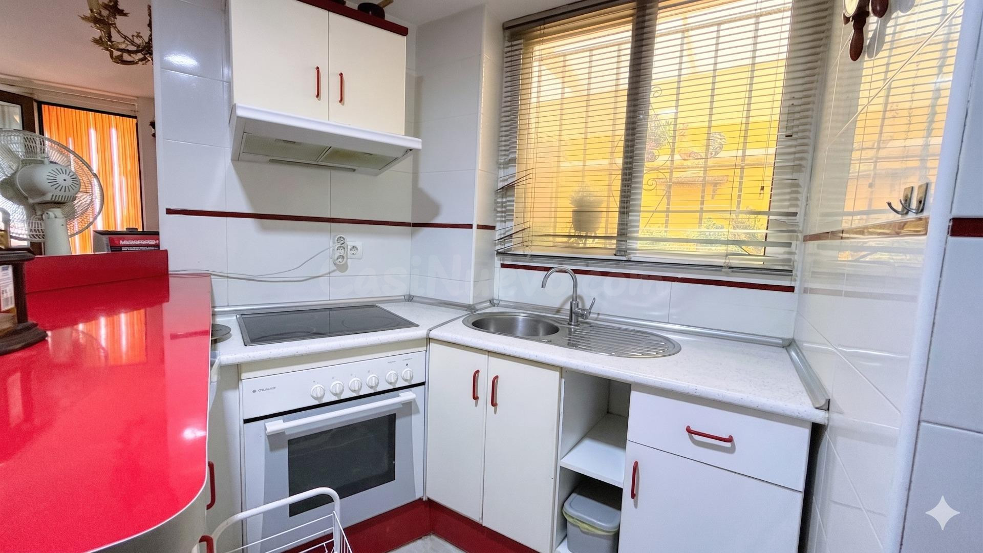 ¡Gran potencial! Amplio apartamento de 120 m2 con terraza pa - foto 3