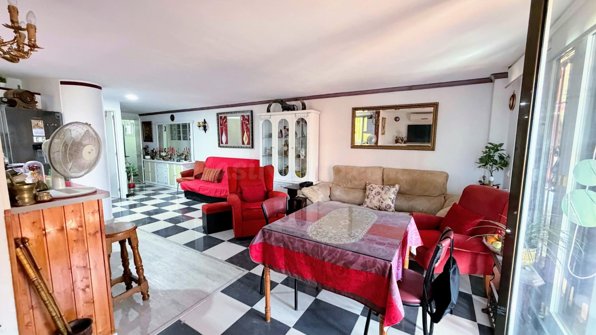 ¡Gran potencial! Amplio apartamento de 120 m2 con terraza pa - foto 5