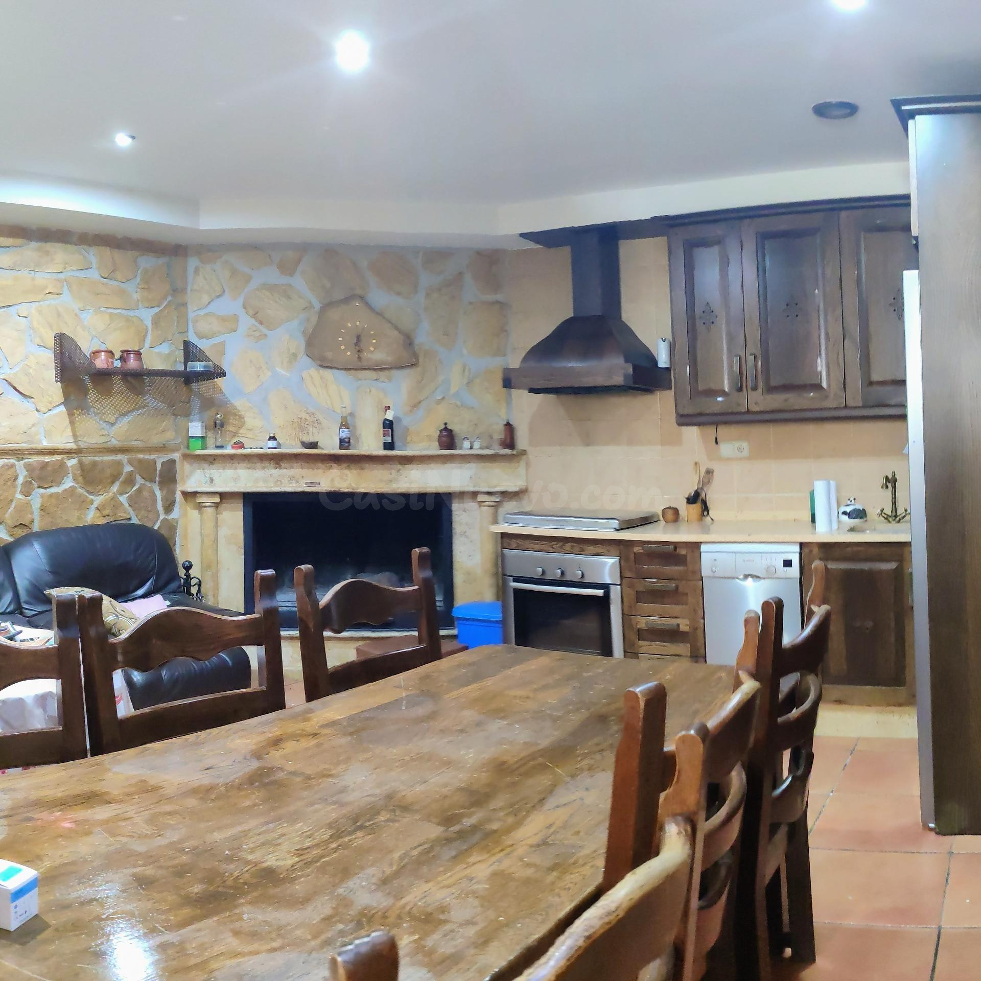 BONITO TRIPLEX  EN MACAEL CON 3 DORMITORIOS, 3 CUARTOS DE BA