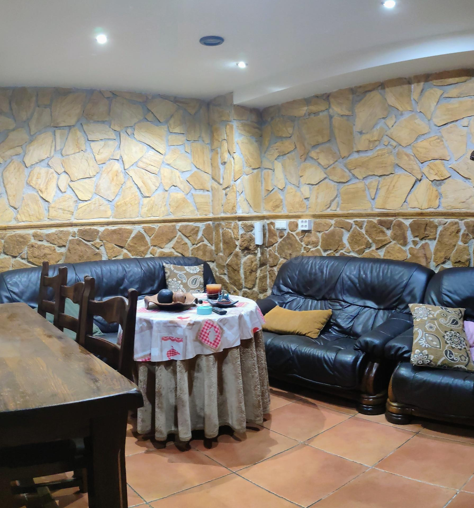 BONITO TRIPLEX  EN MACAEL CON 3 DORMITORIOS, 3 CUARTOS DE BA - foto 3