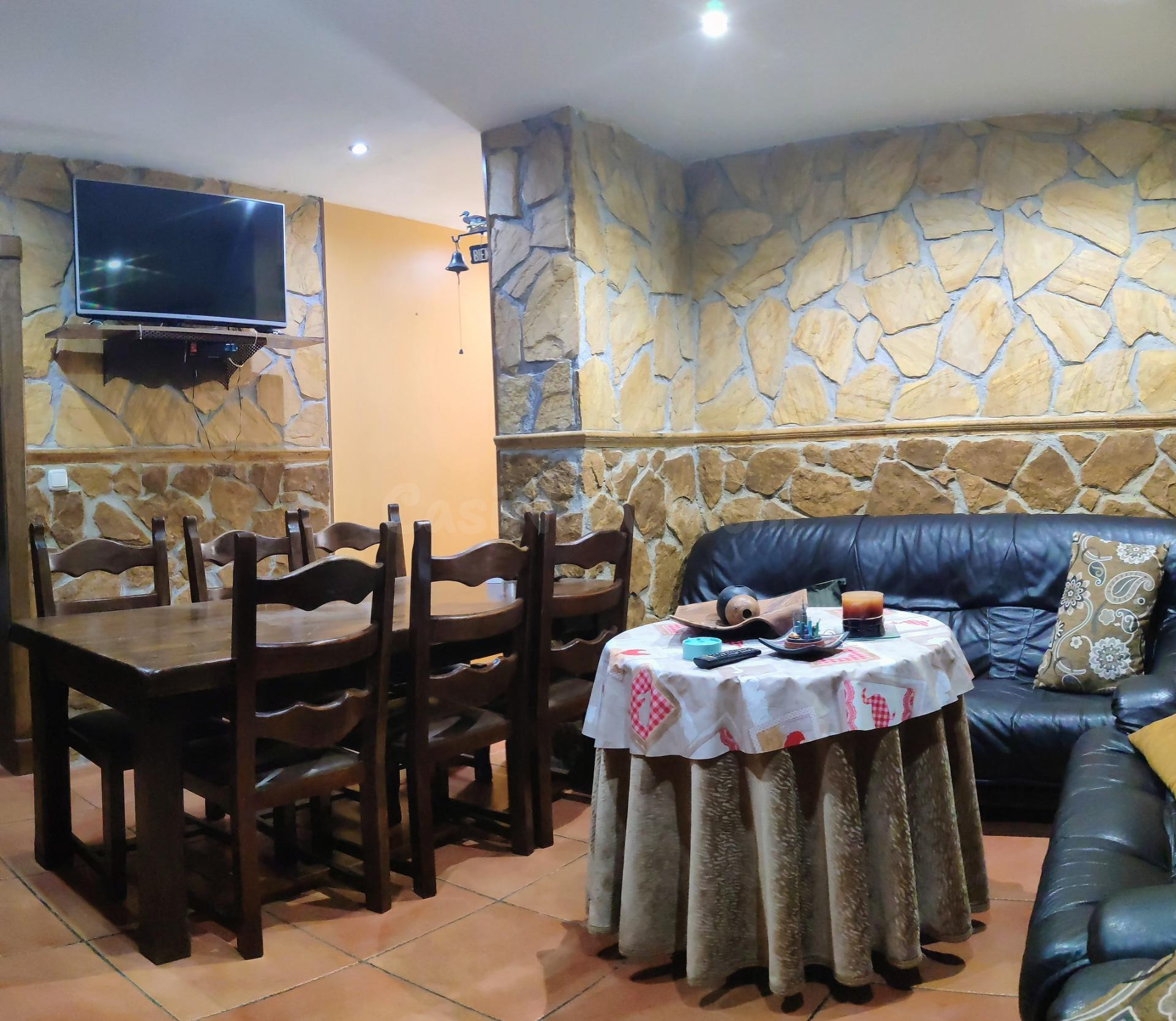 BONITO TRIPLEX  EN MACAEL CON 3 DORMITORIOS, 3 CUARTOS DE BA - foto 4