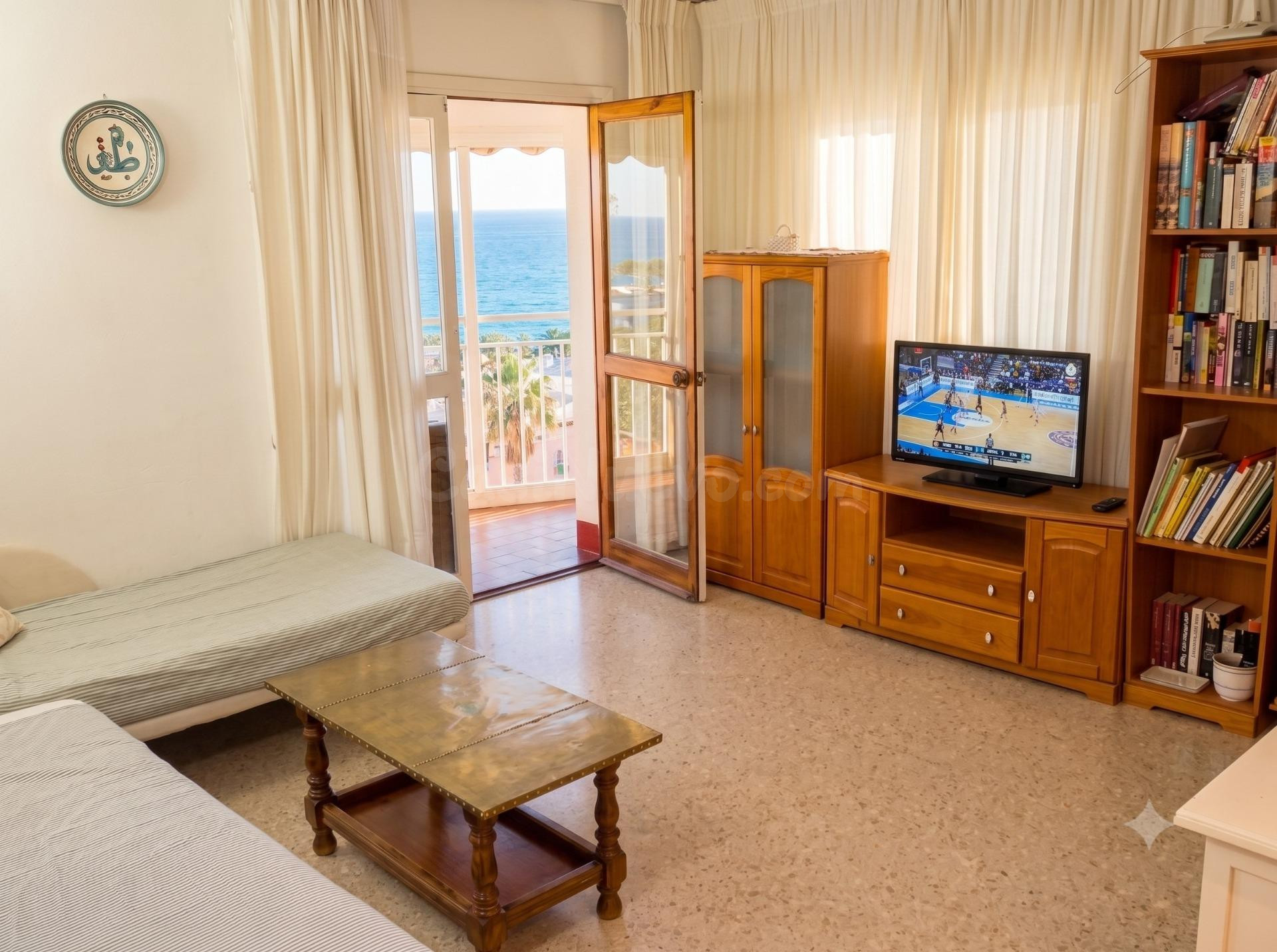 ¡Descubre tu refugio en Torremolinos con vistas al mar! ✨ - foto 2