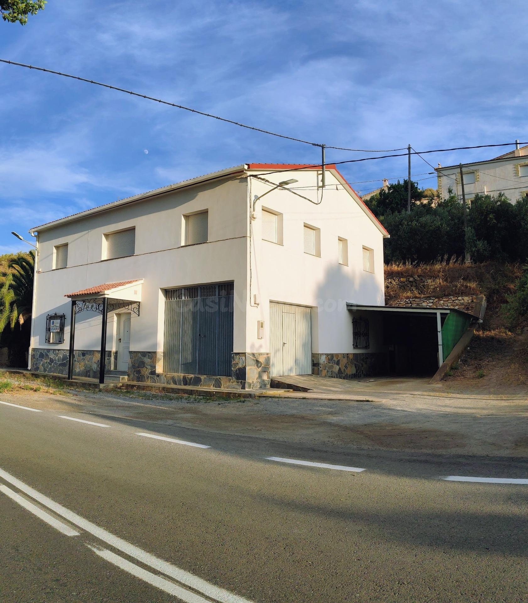 EN SERÓN , ALMERÍA. VENTA DE CASA CON 4 DORMITORIOS Y PLANTA - foto 3