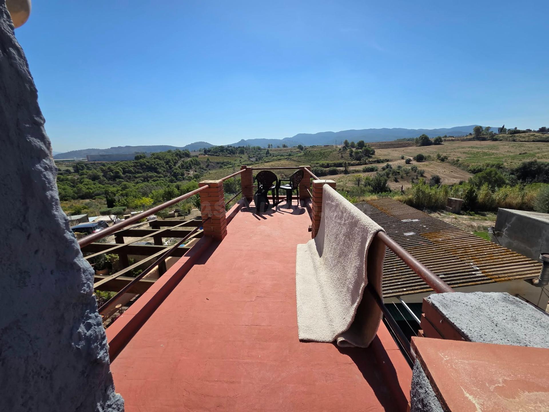 Casa adosada de tres plantas en la zona Can Prats de Sant Es
