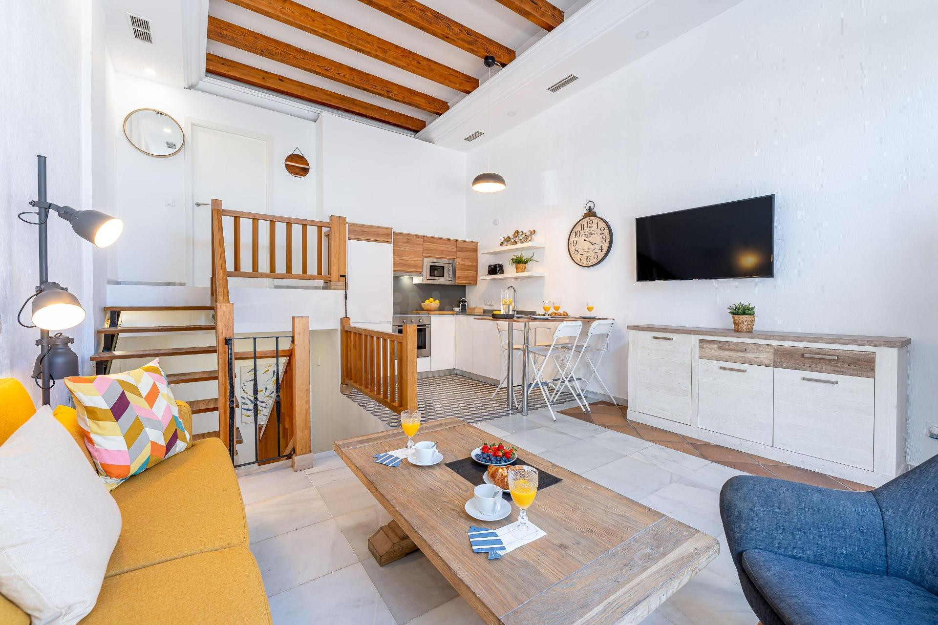 Oportunidad Única en La Carihuela: Planta Baja Renovada a Pa - foto 2