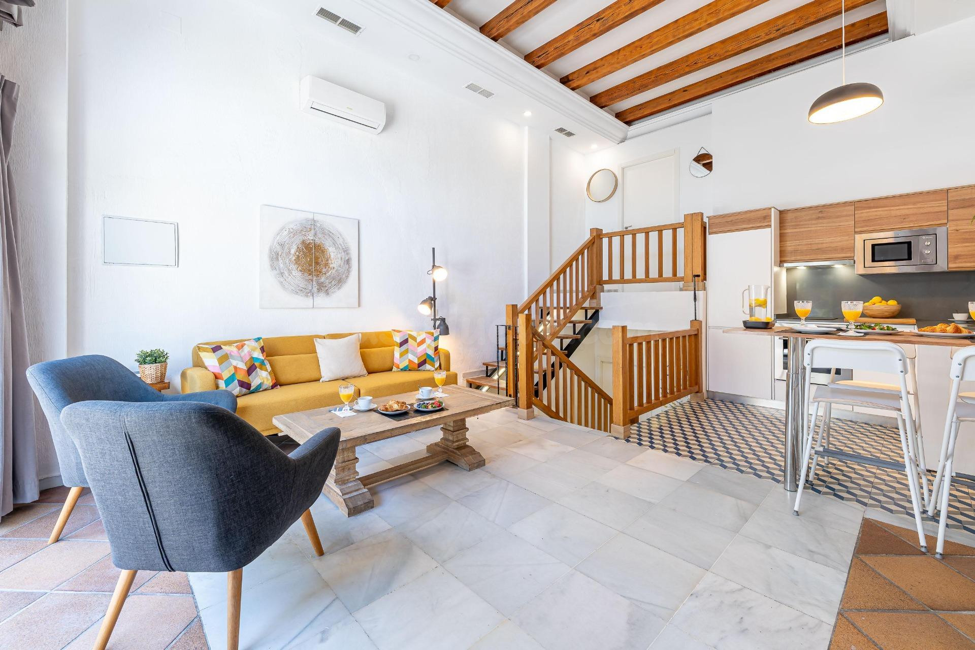 Oportunidad Única en La Carihuela: Planta Baja Renovada a Pa - foto 3