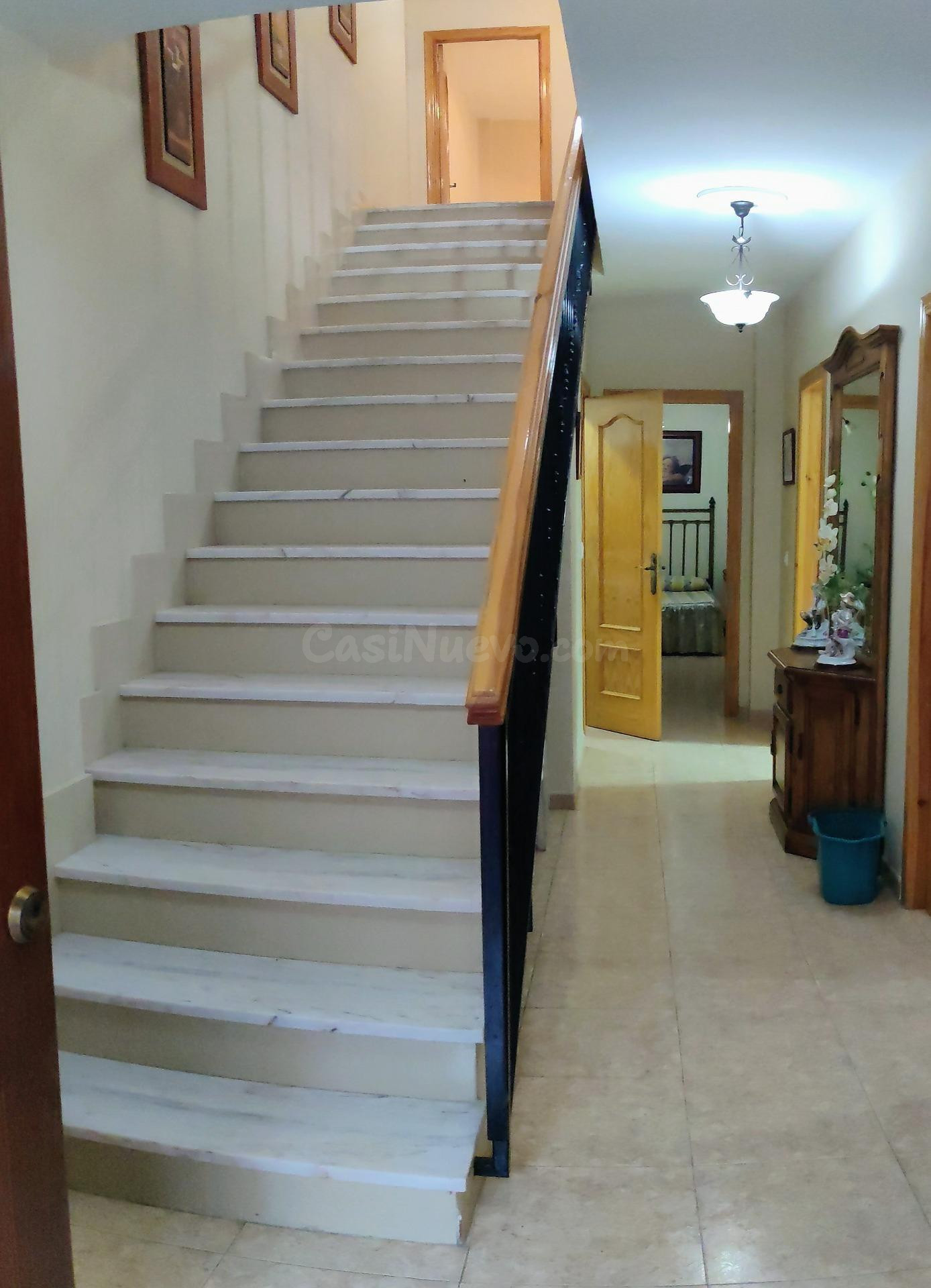 PRECIOSA CASA UNIFAMILIAR AMUEBLADA DE 300 METROS, 4 DORMITO - foto 4