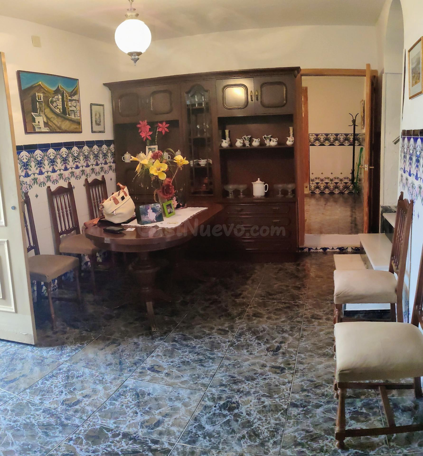 GRAN CASA FAMILIAR DE 2 PLANTAS Y 6 DORMITORIOS CON BUENA UB - foto 3