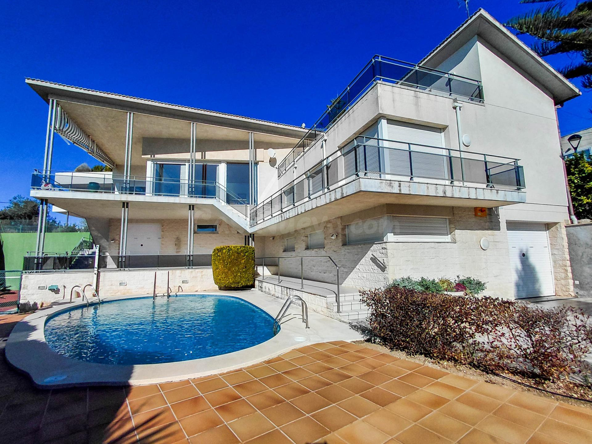 MAGNÍFICO CHALET A CUATRO VIENTOS EN VENTA EN SEGUR DE CALAF