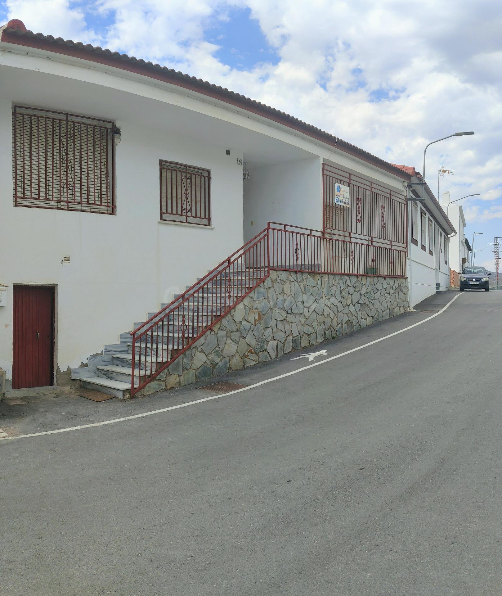 CASA AMPLIA Y LUMINOSA CON 2 PLANTAS INDEPENDIENTES Y GARAJE
