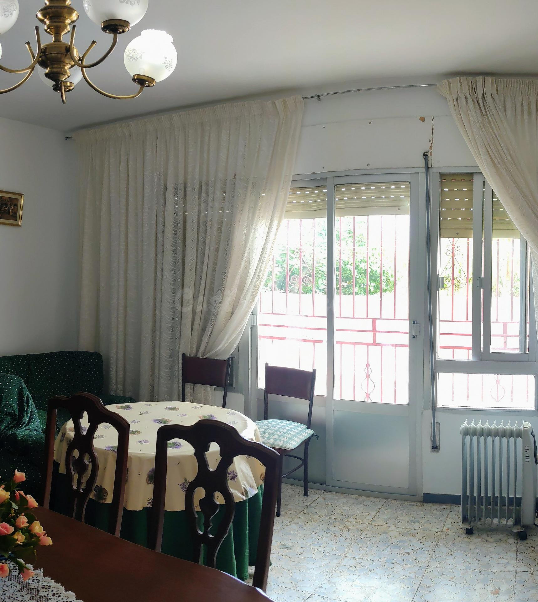 CASA AMPLIA Y LUMINOSA CON 2 PLANTAS INDEPENDIENTES Y GARAJE - foto 4