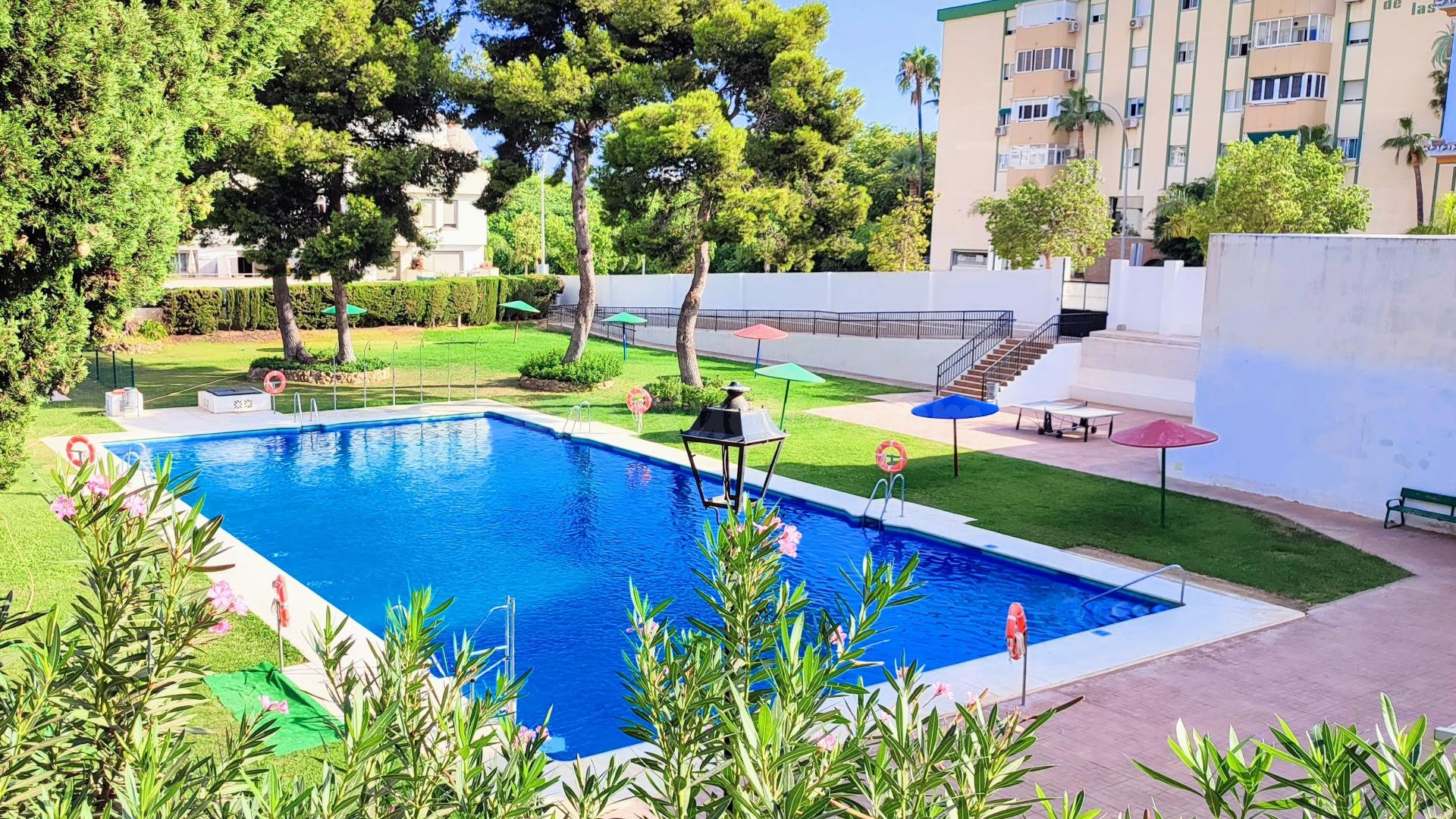 ¡Encantador Apartamento Reformado en Torremolinos! ✨ - foto 5